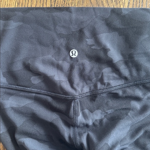 Lululemon camo Align Leggings - size 6, 25in inseam - Picture 3 of 4